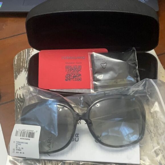 NWT *Salvatore Ferragamo* 59mm Square Designer Sunglasses main image 7